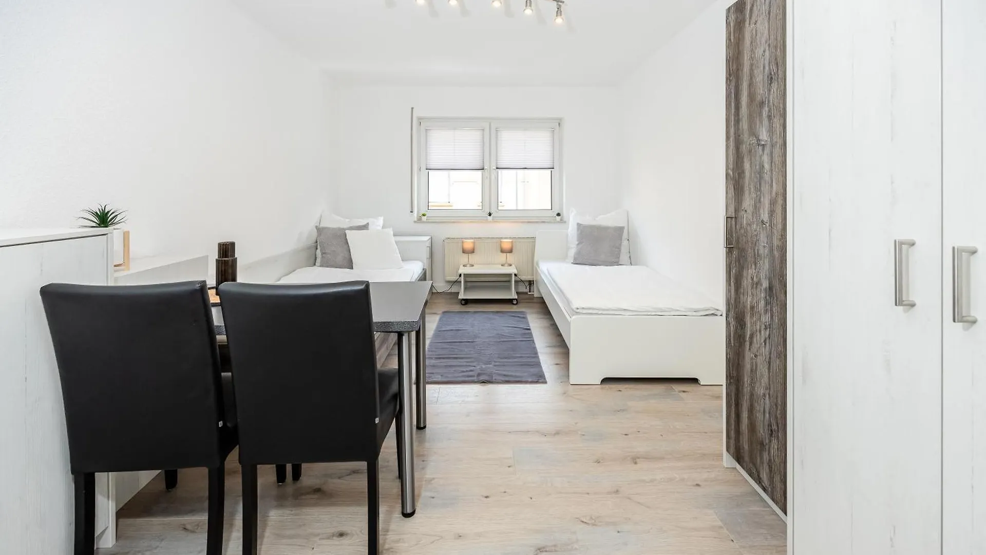 Easystay24 - Moderne Apartments In Frankfurt Und Nahe Zum Flughafen 美因河畔法兰克福 0*,